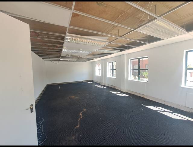 464M² OFFICE TO LET IN HYDE PARK